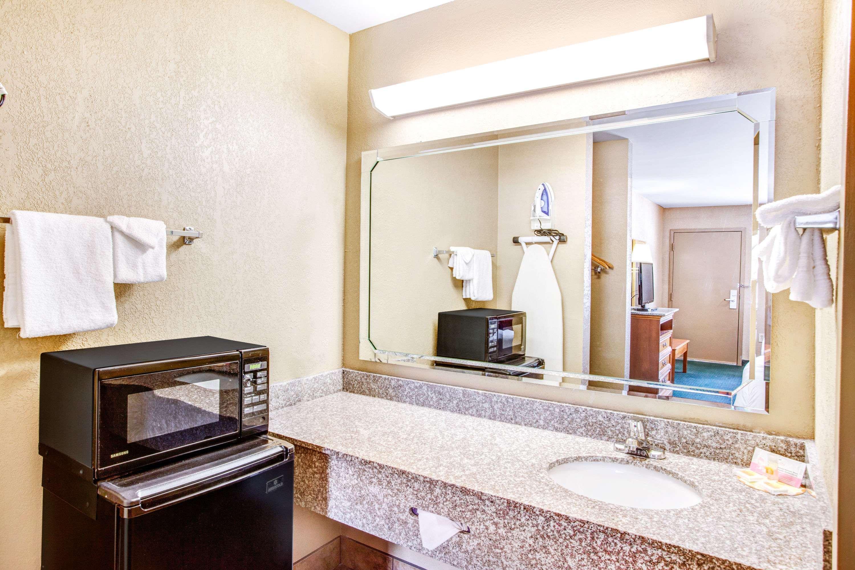 Days Inn By Wyndham Kennesaw 22/23