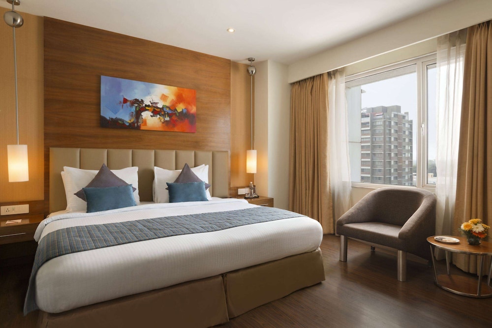 ROOM, DOUBLE BED