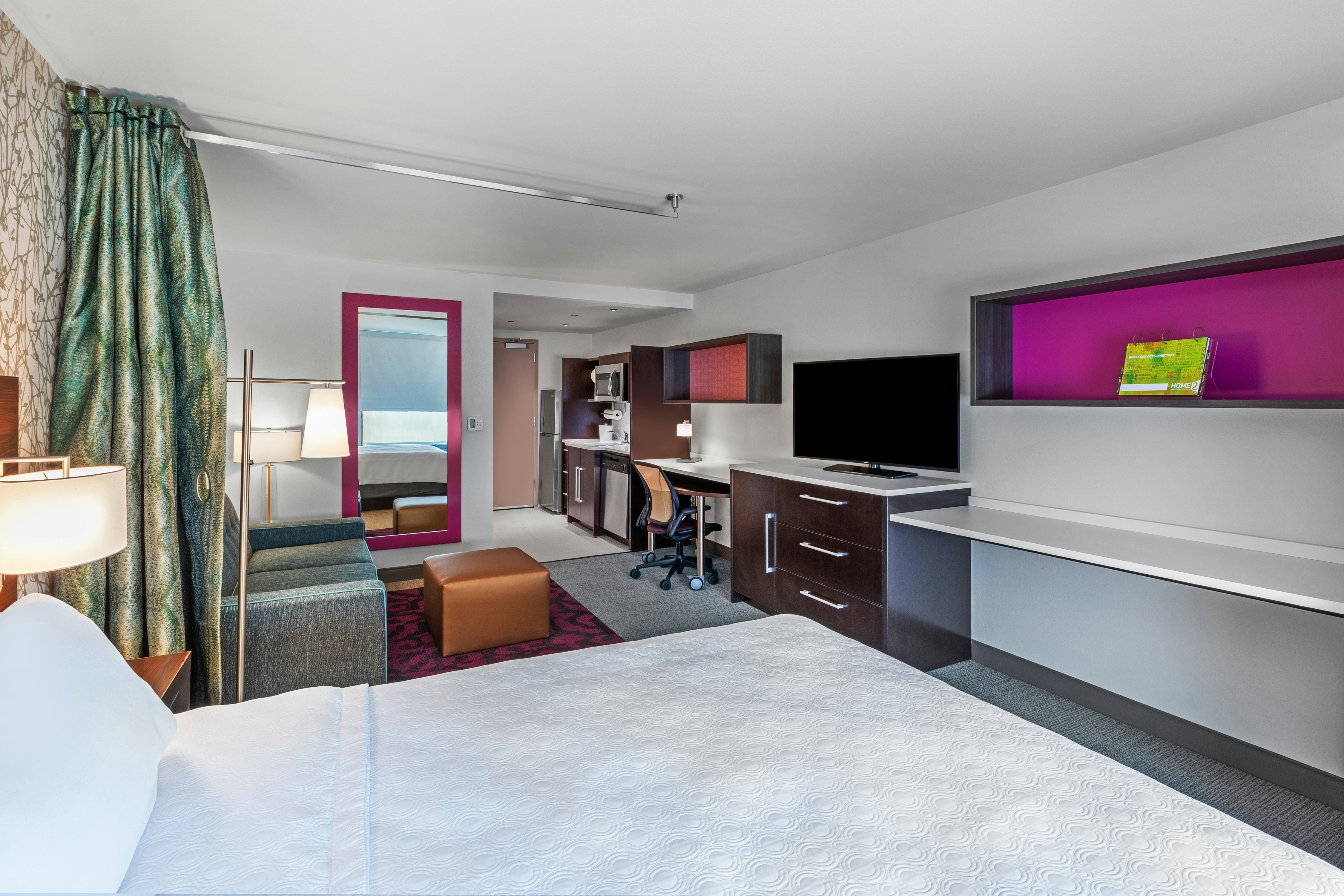 STUDIO, QUEEN BED
