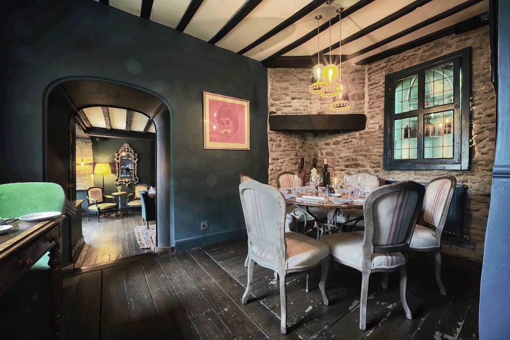 The Bull Hotel 26/47