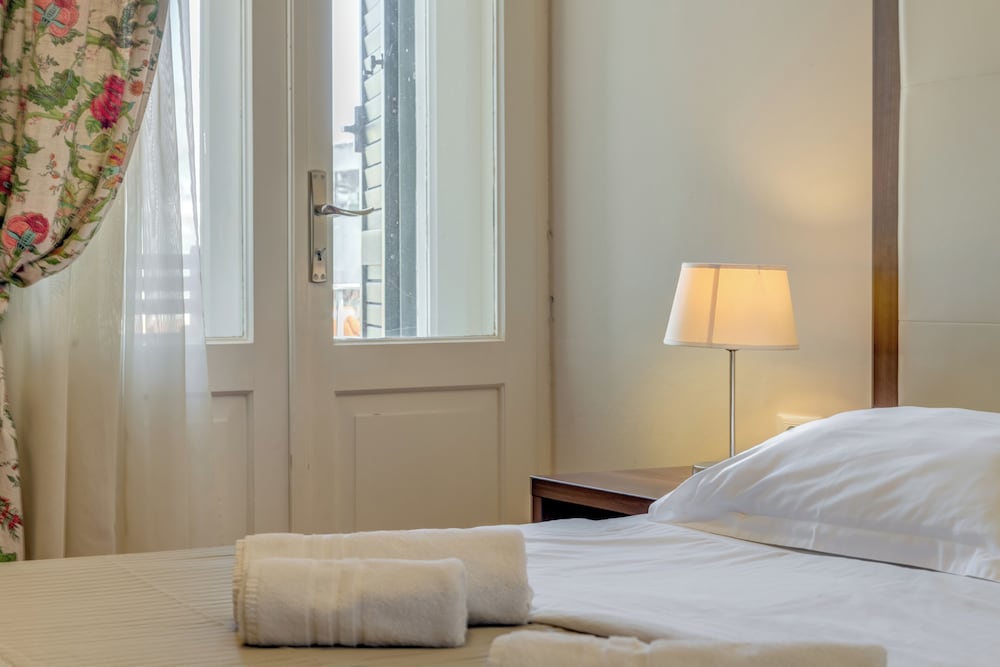 Bastion Luxury Rooms 10/25