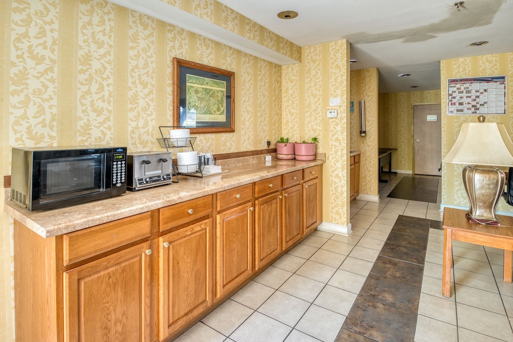Studio6 Suites Norcross, GA 8/35