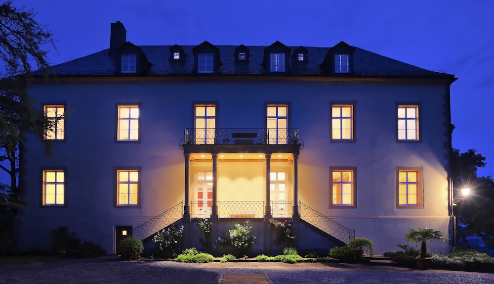 Hotel Brunnenhaus Schloss Landau 1/50