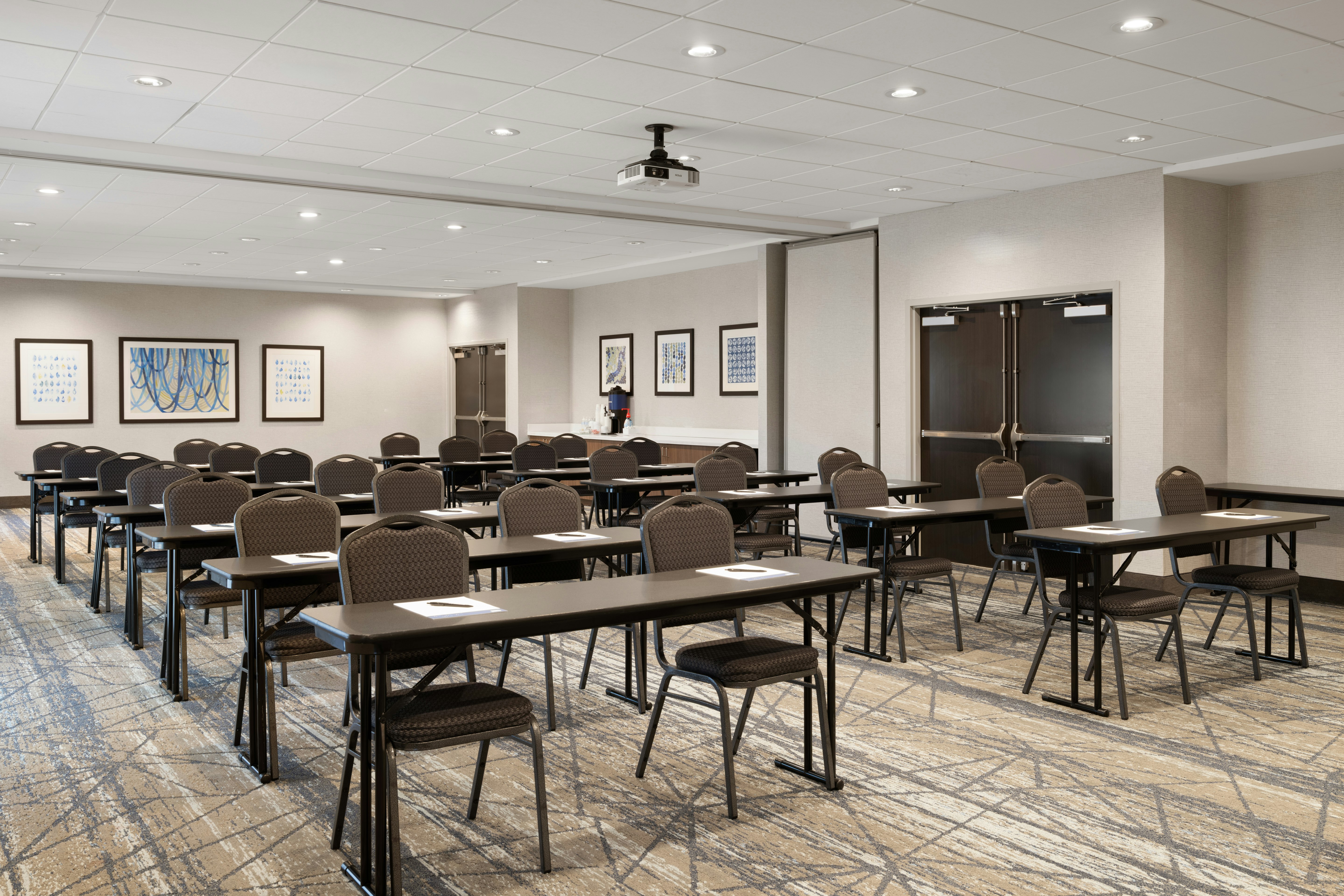 Holiday Inn Express Suites Tampa East Ybor City 47/56