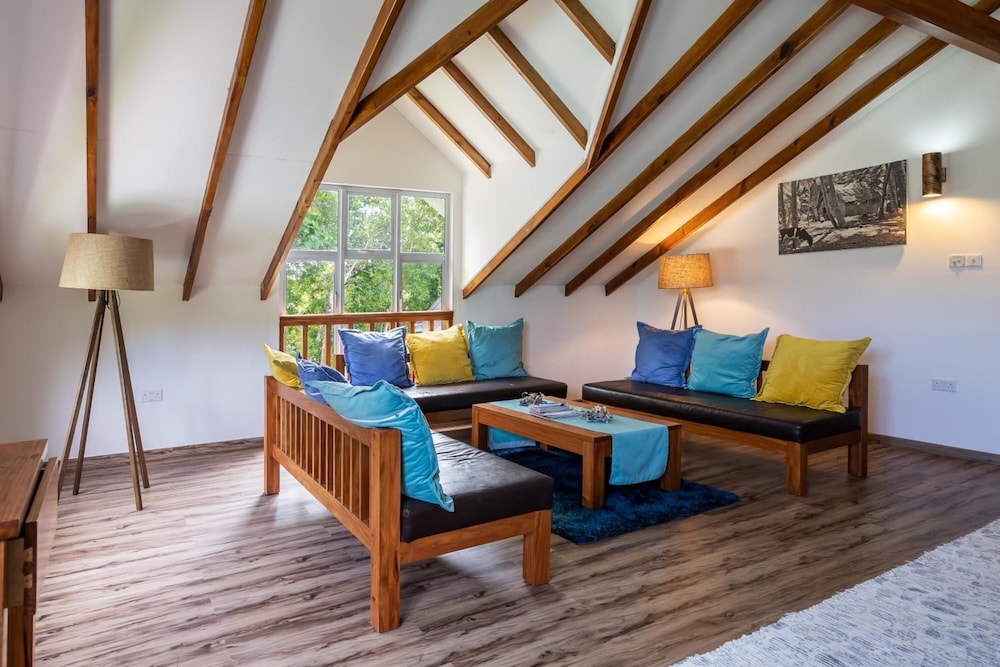 La Modestie Villa 26/50
