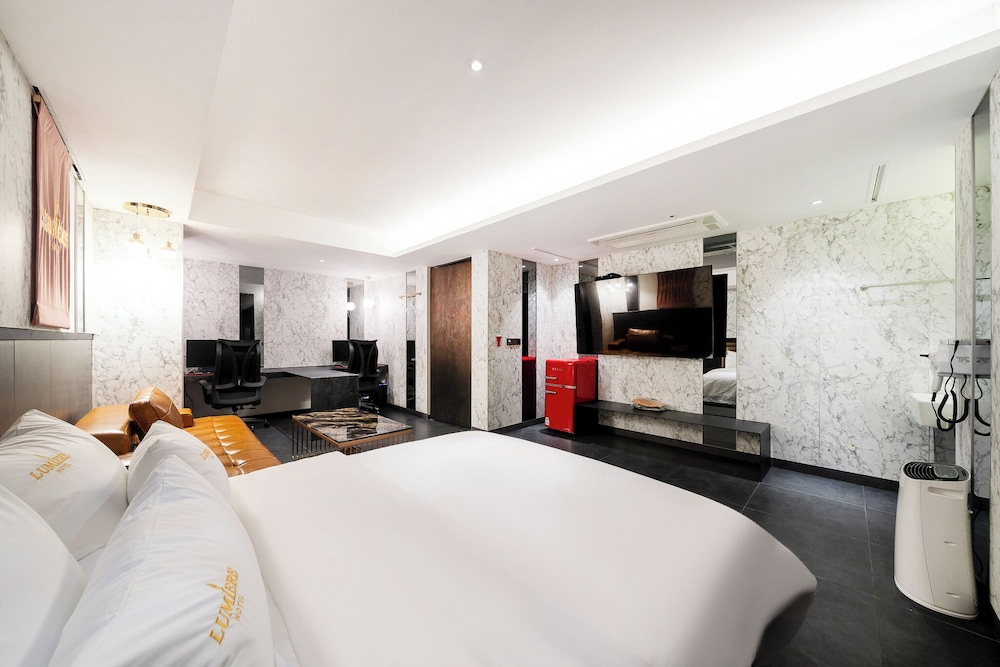 Deluxe, King Bed, No Parking