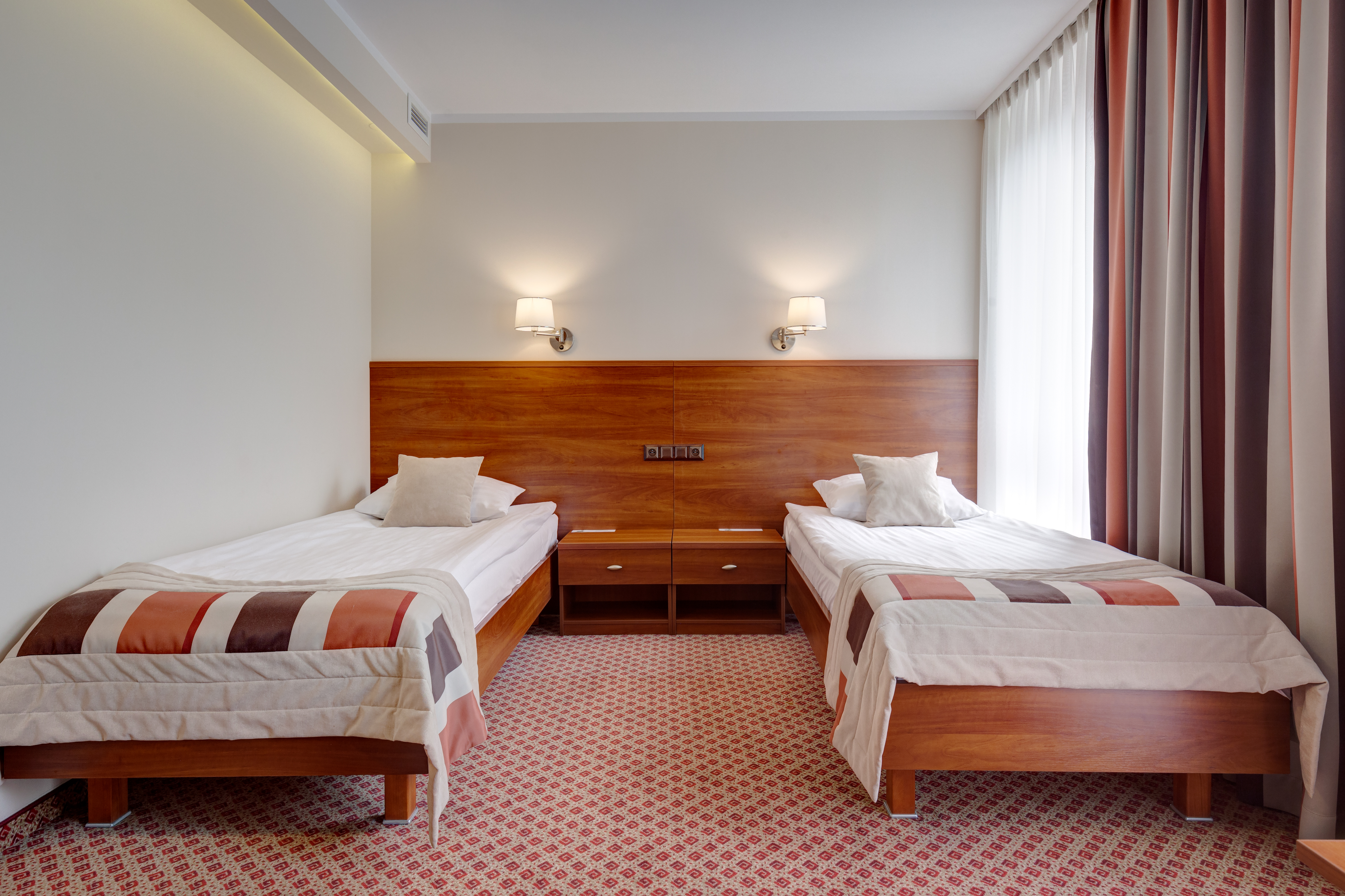 DELUXE, TWIN BEDS