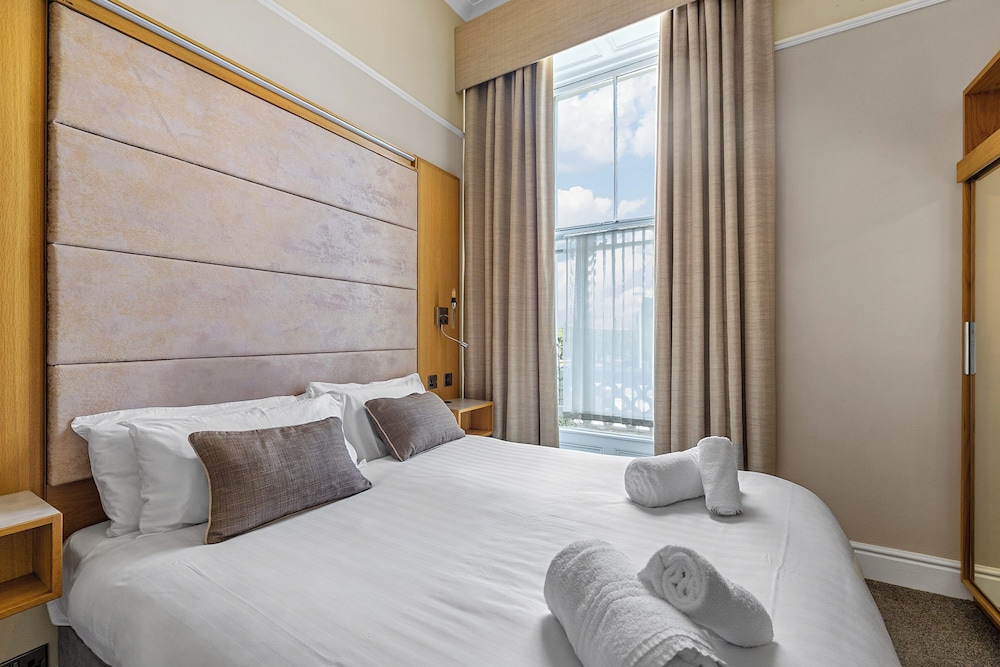 Invicta Hotel 13/64