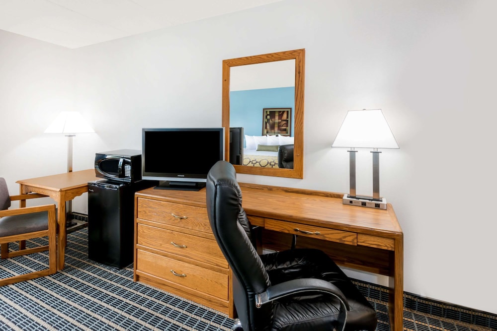 Baymont by Wyndham Marshalltown 23/26