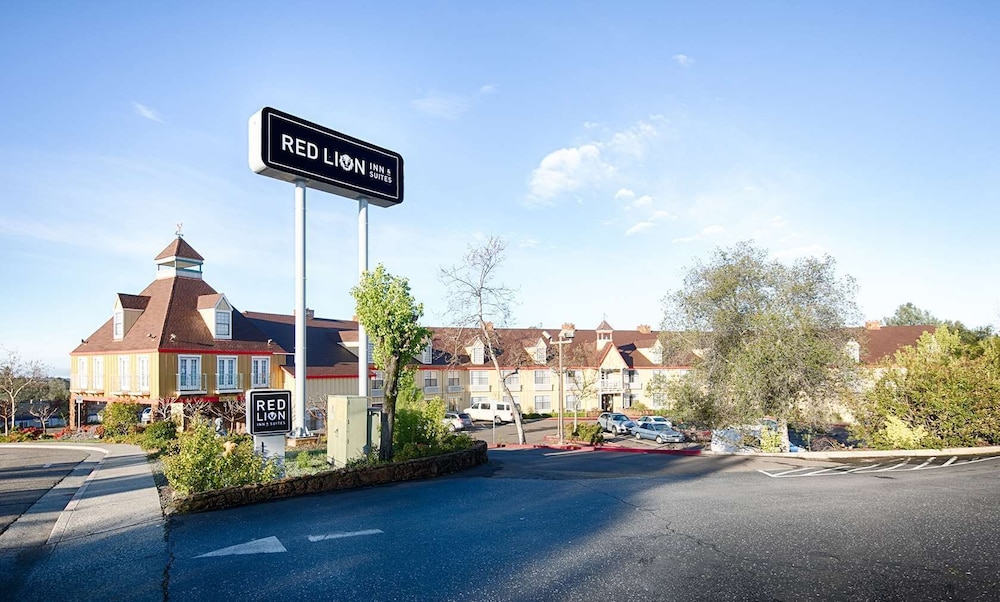 Red Lion Inn & Suites Auburn 1/36