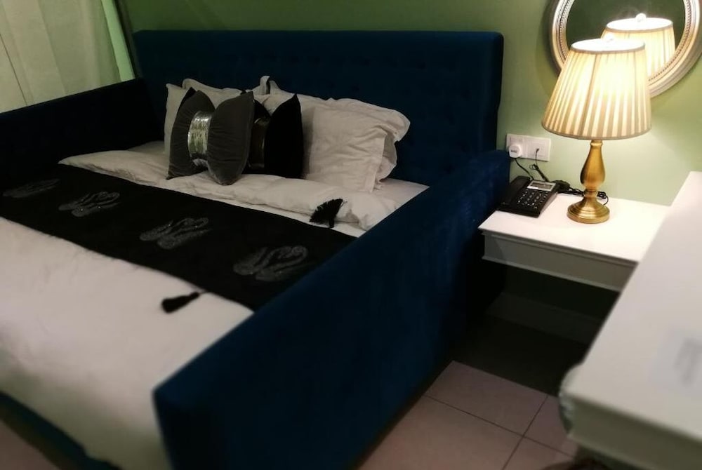 1 Day Car Hotel Station 18 20/38