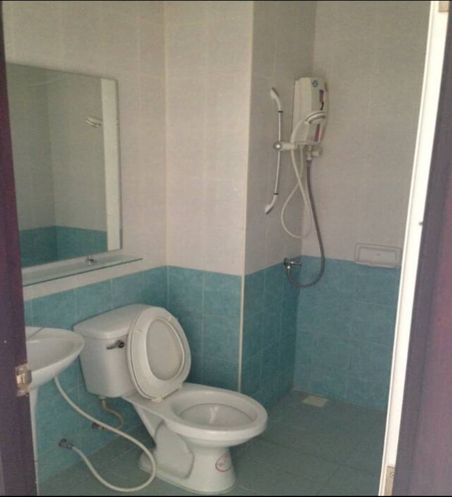 Chonlapruk Lakeside Hotel 23/56