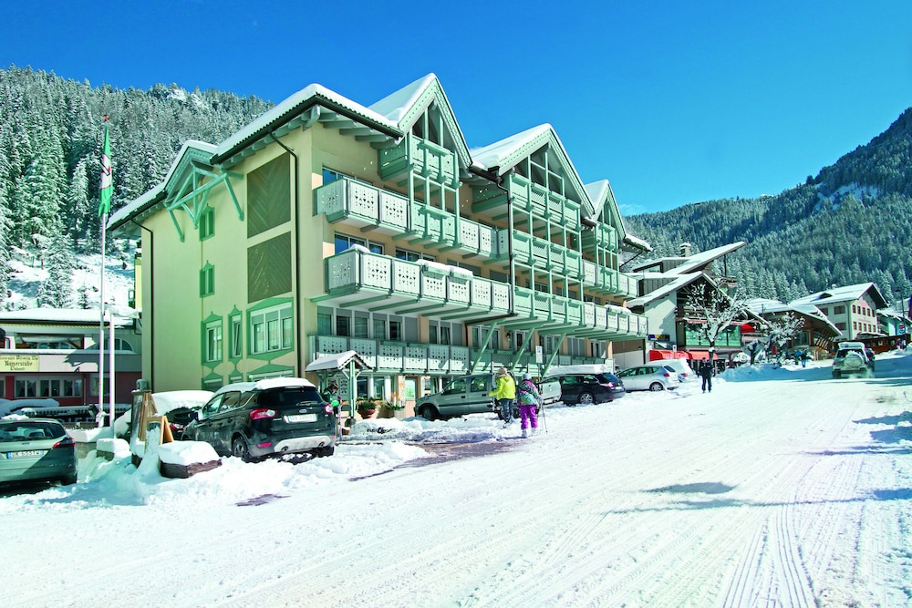 Schloss Hotel & Club Dolomiti 44/50