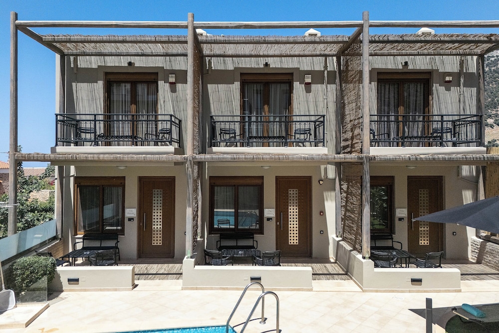 Pantheon Villas 2/78