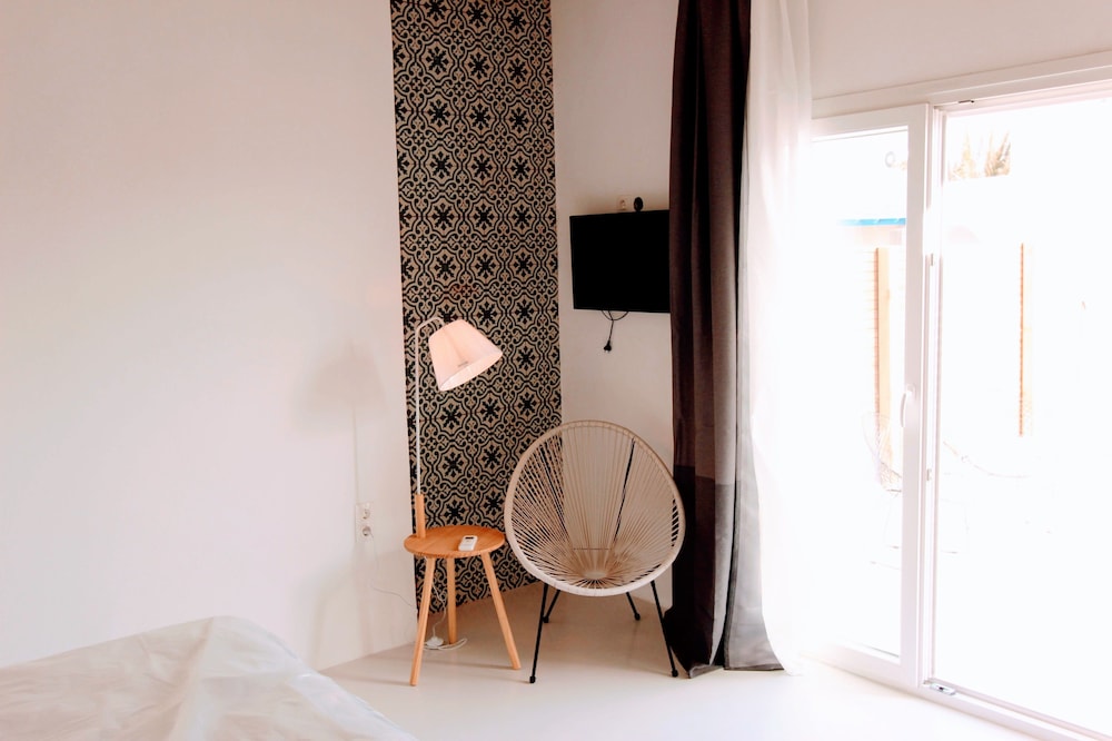 Mesanto Luxury Suites 25/50