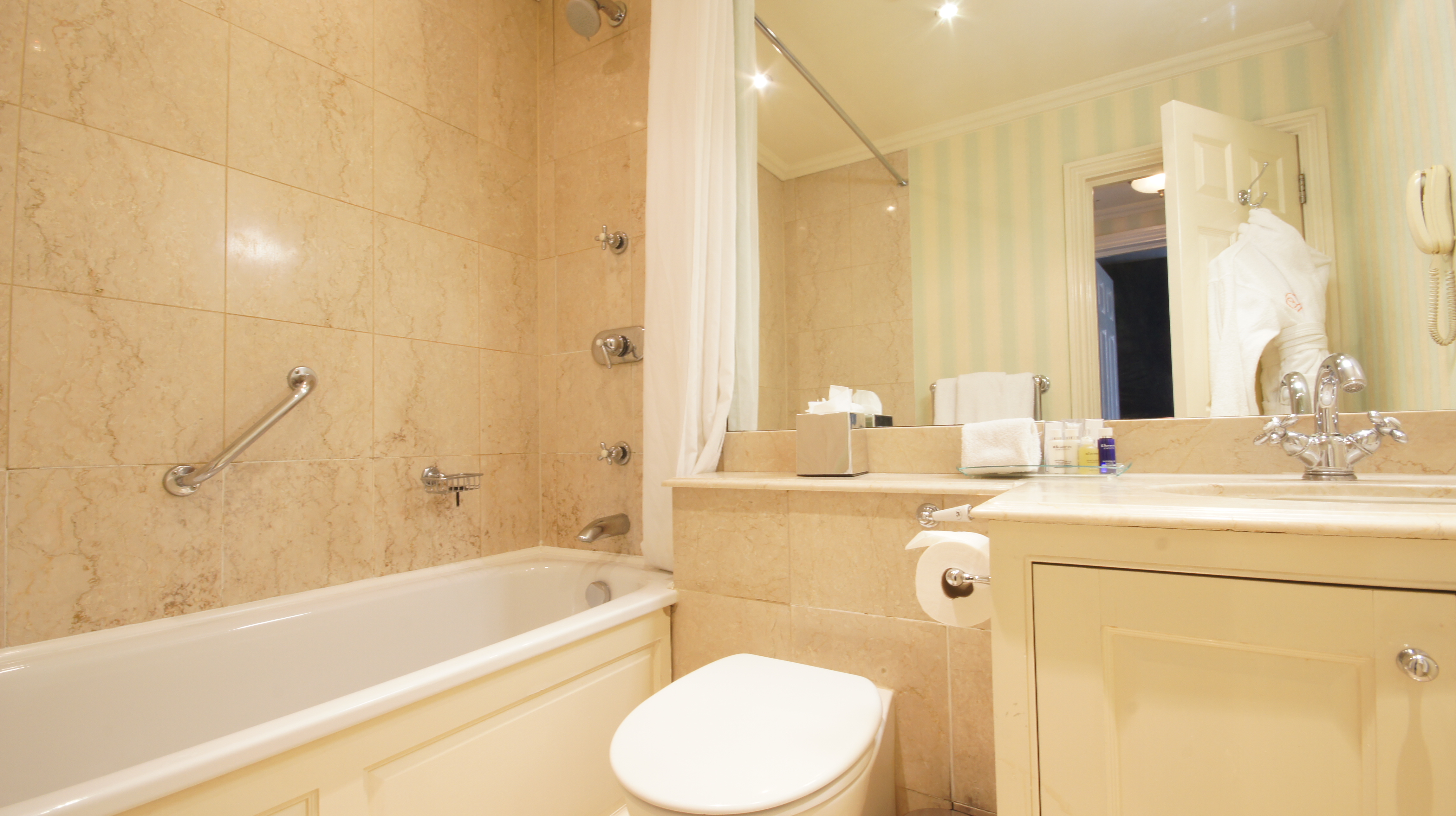 جناح بغرفة نوم واحدة، The Leonard Hotel 5/5