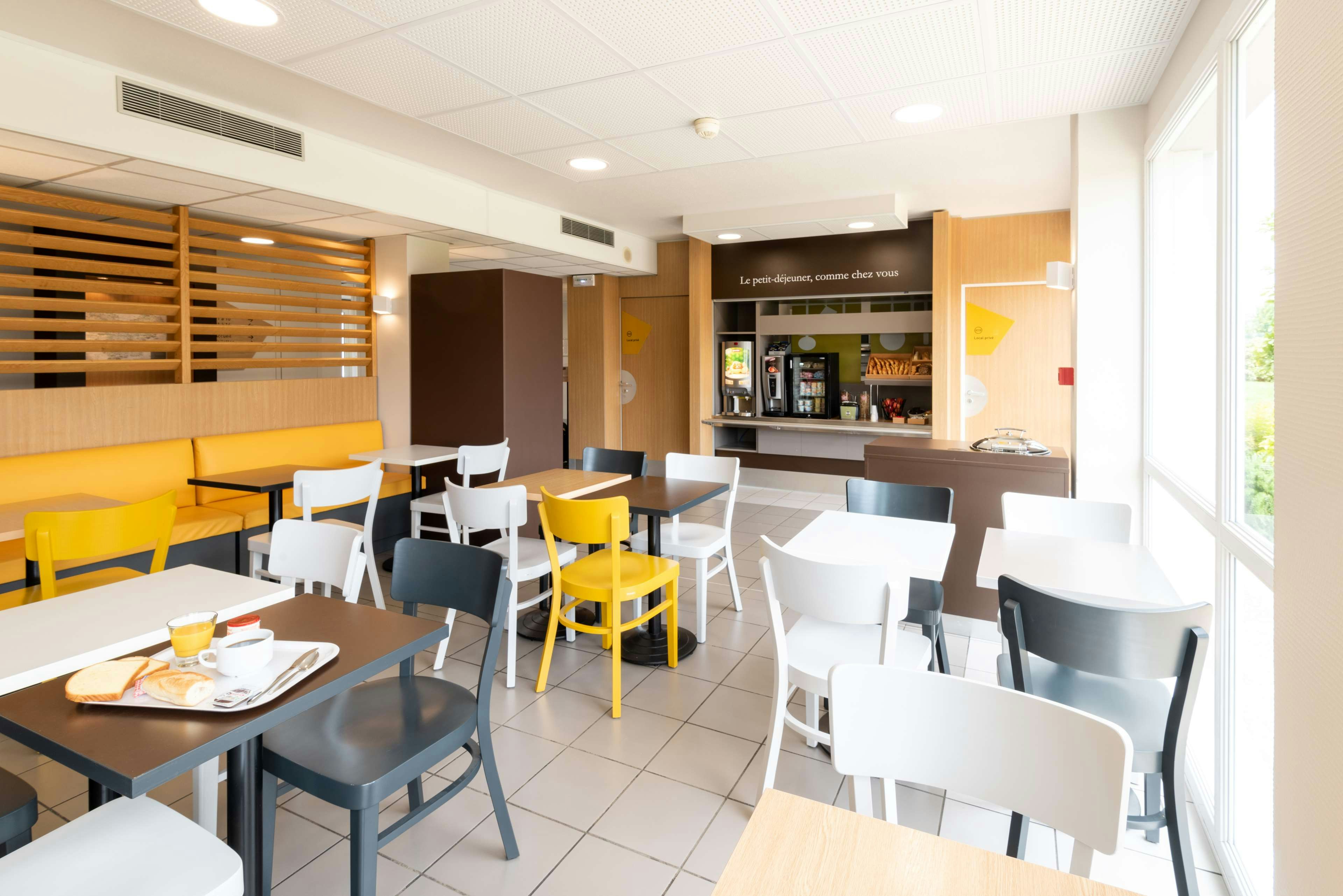 B&B Hotel Evreux 14/17