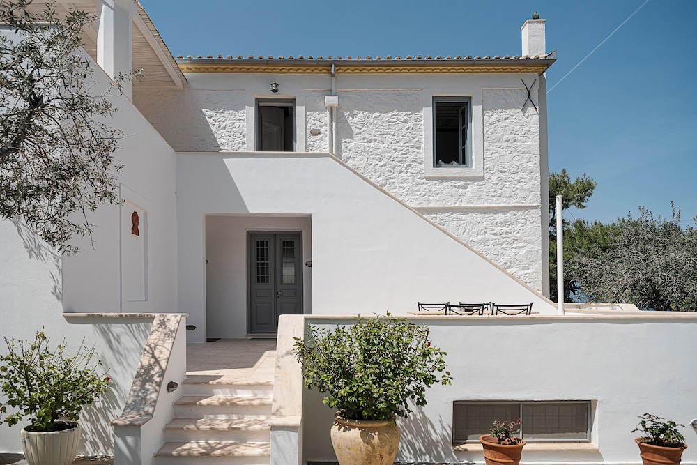 Bellevalia Hydra Hotel 3/50