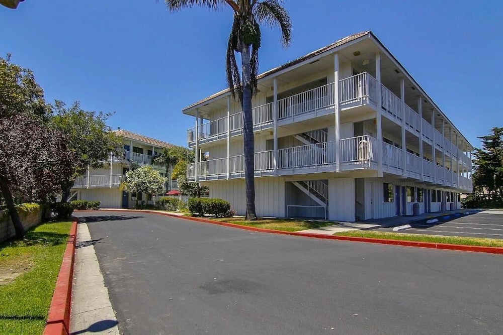 Motel6 Carpinteria, CA - Santa Barbara - North 51/59