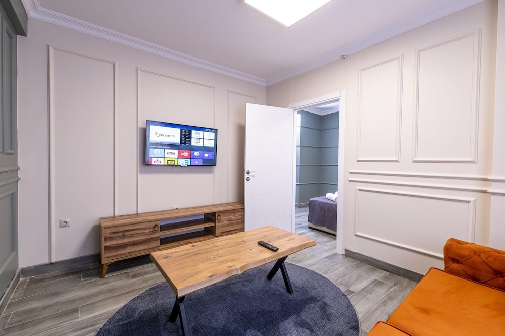 Royal Luxury Hotels & Suites 26/44