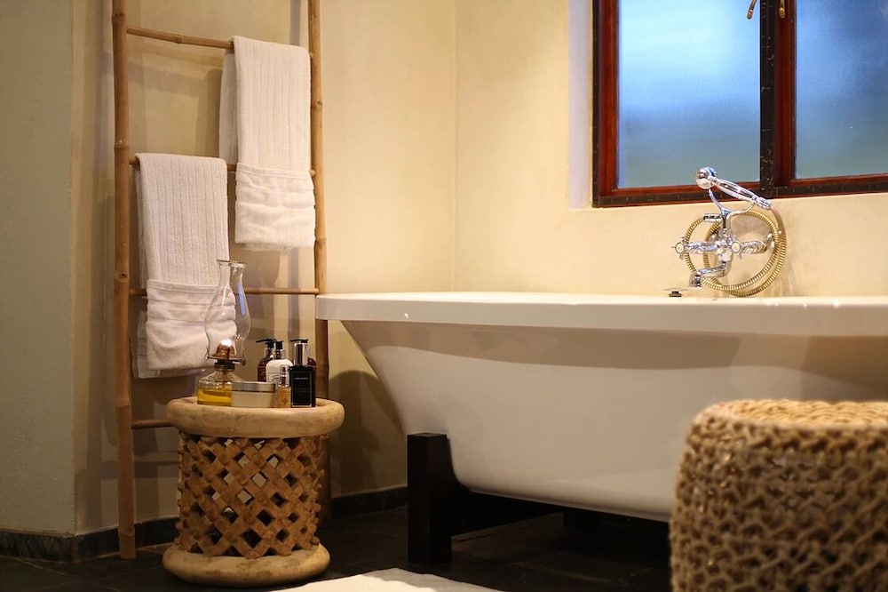 Ivory Wilderness River Rock Lodge 3/24