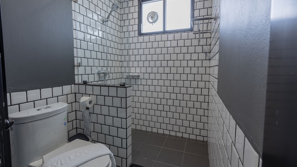 B2 Surat Thani Premier Hotel 34/38