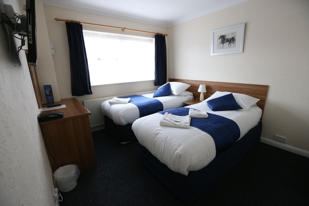 The Corner House Hotel Guest House 11/45