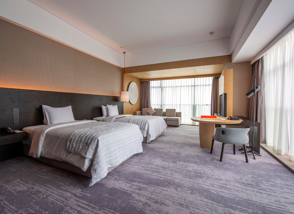 Club, Twin Beds, City View, Smoking