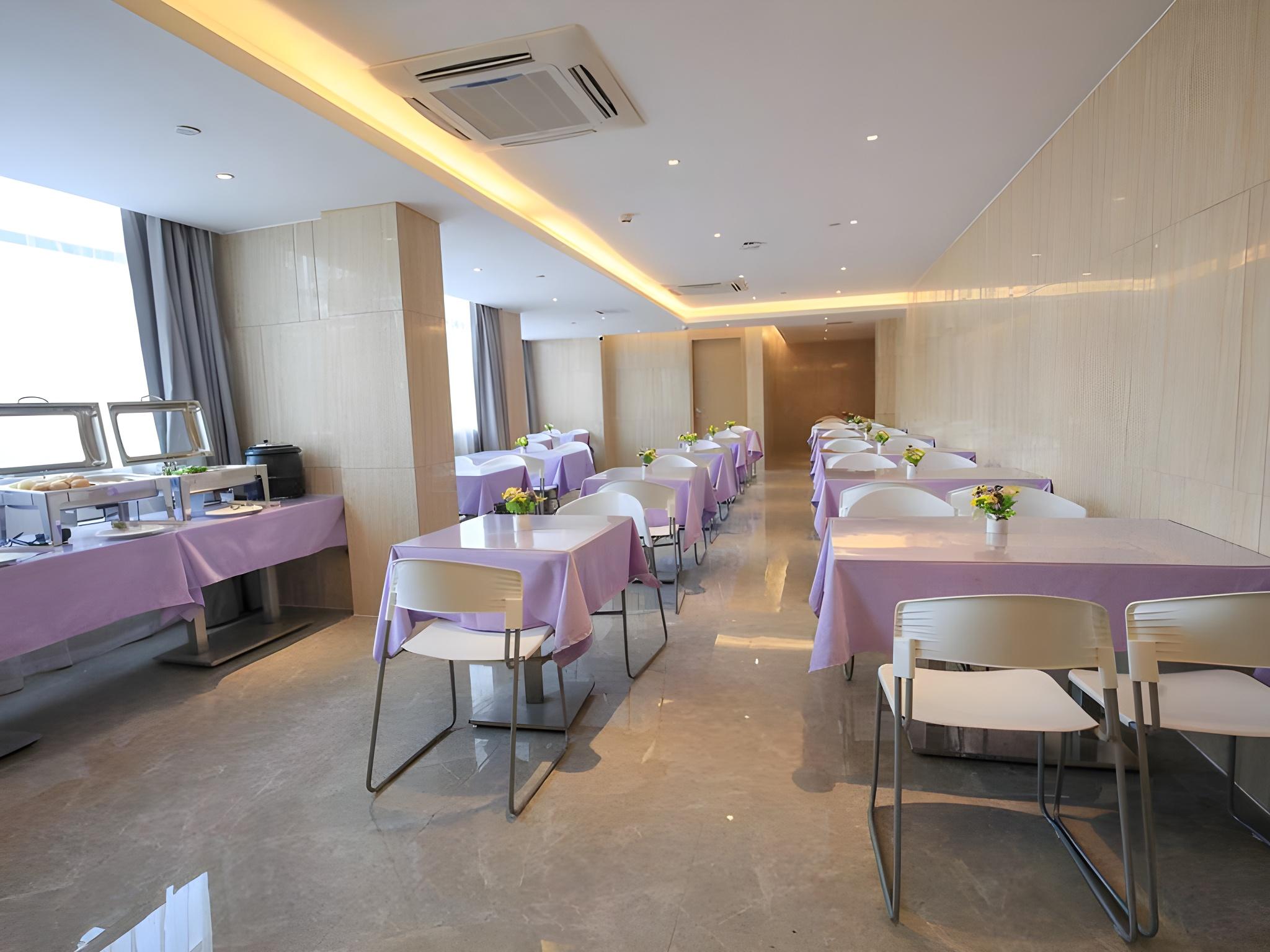 Lavande Hotel (Foshan South Railway Station Bijiang Light Rail Station) 38/43
