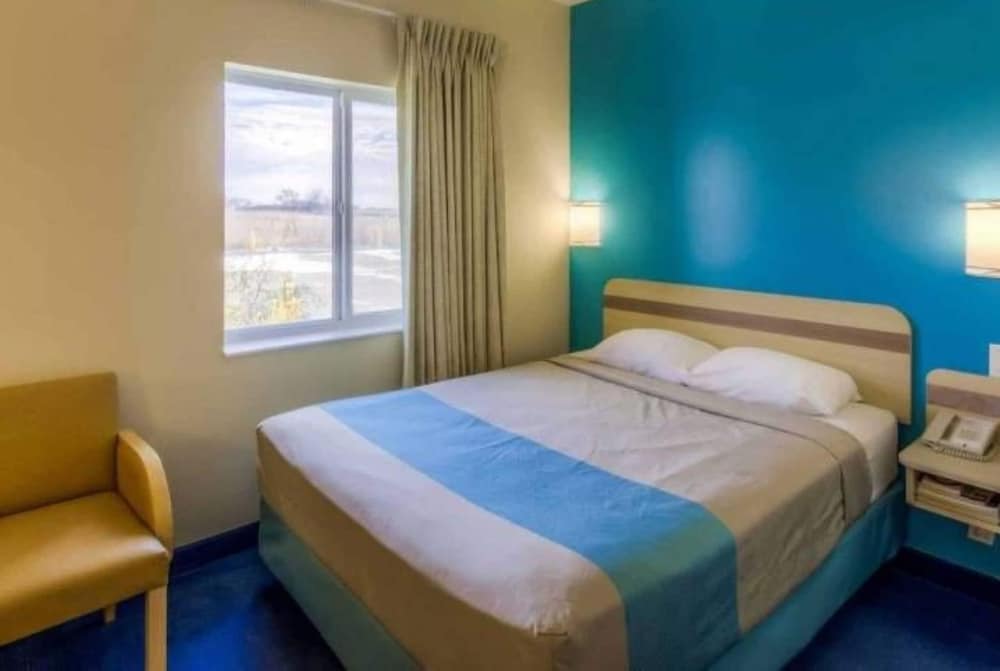 Super 8 by Wyndham Estevan 24/47