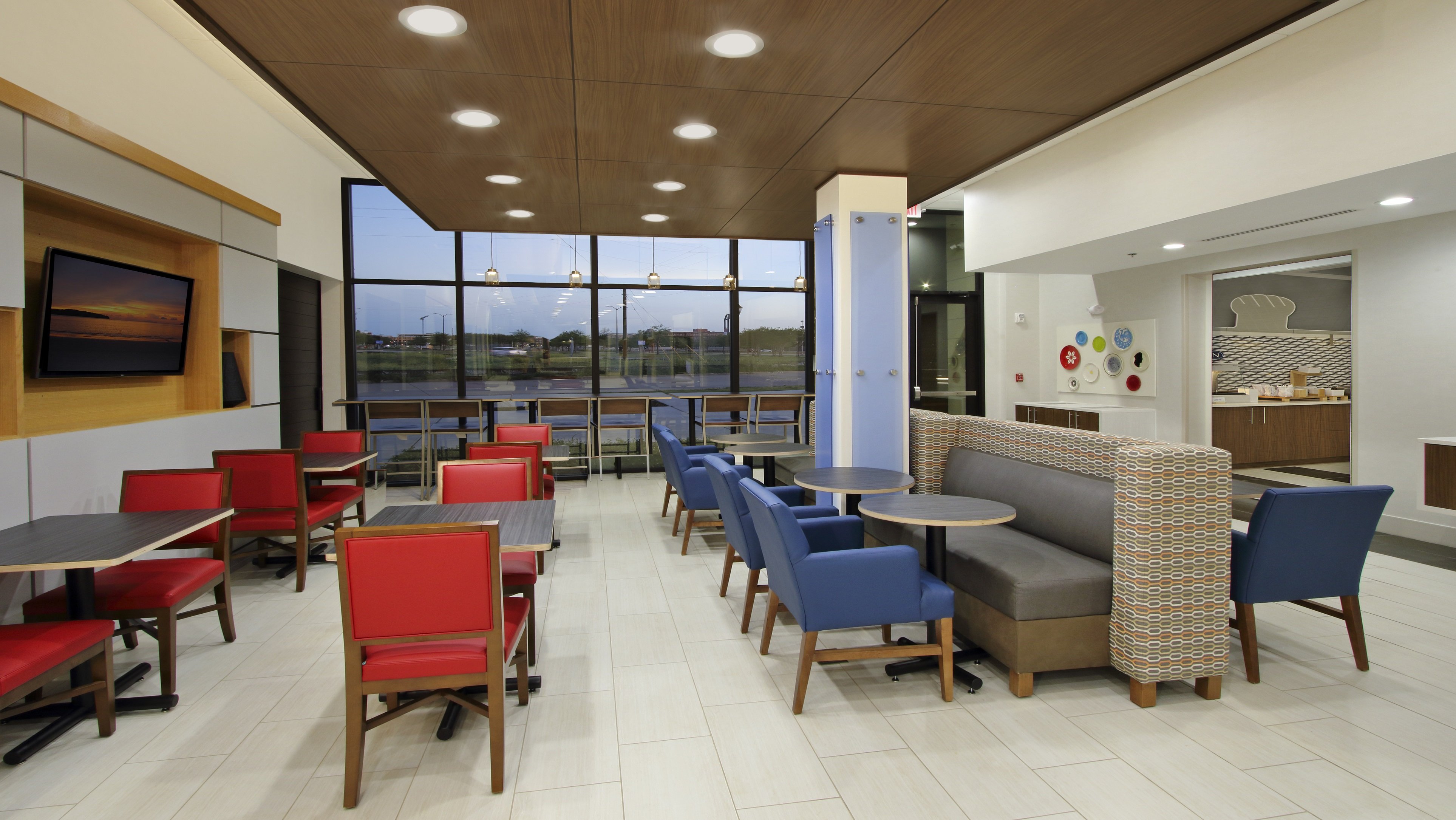 Holiday Inn Express & Suites Dallas-Frisco NW Toyota Stdm 38/52