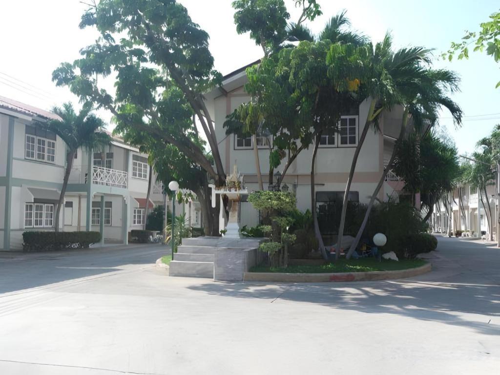 THE PAISIRI HOTEL 44/47