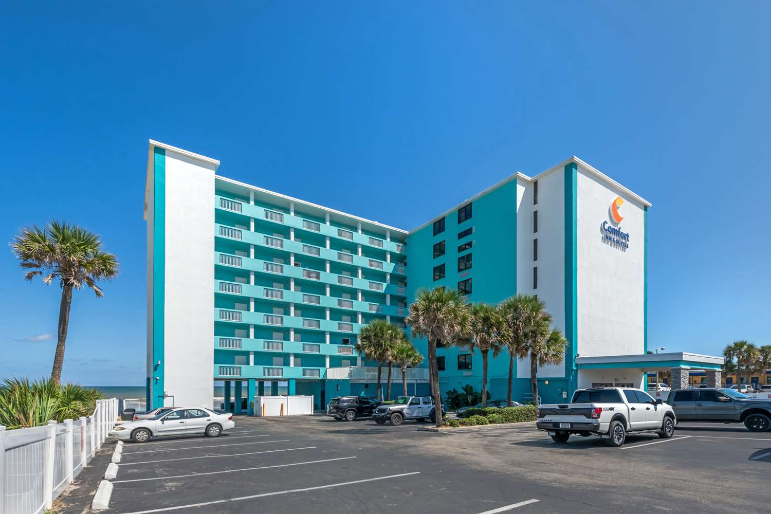 Comfort Inn and Suites Daytona Beach Oceanfront 33/42