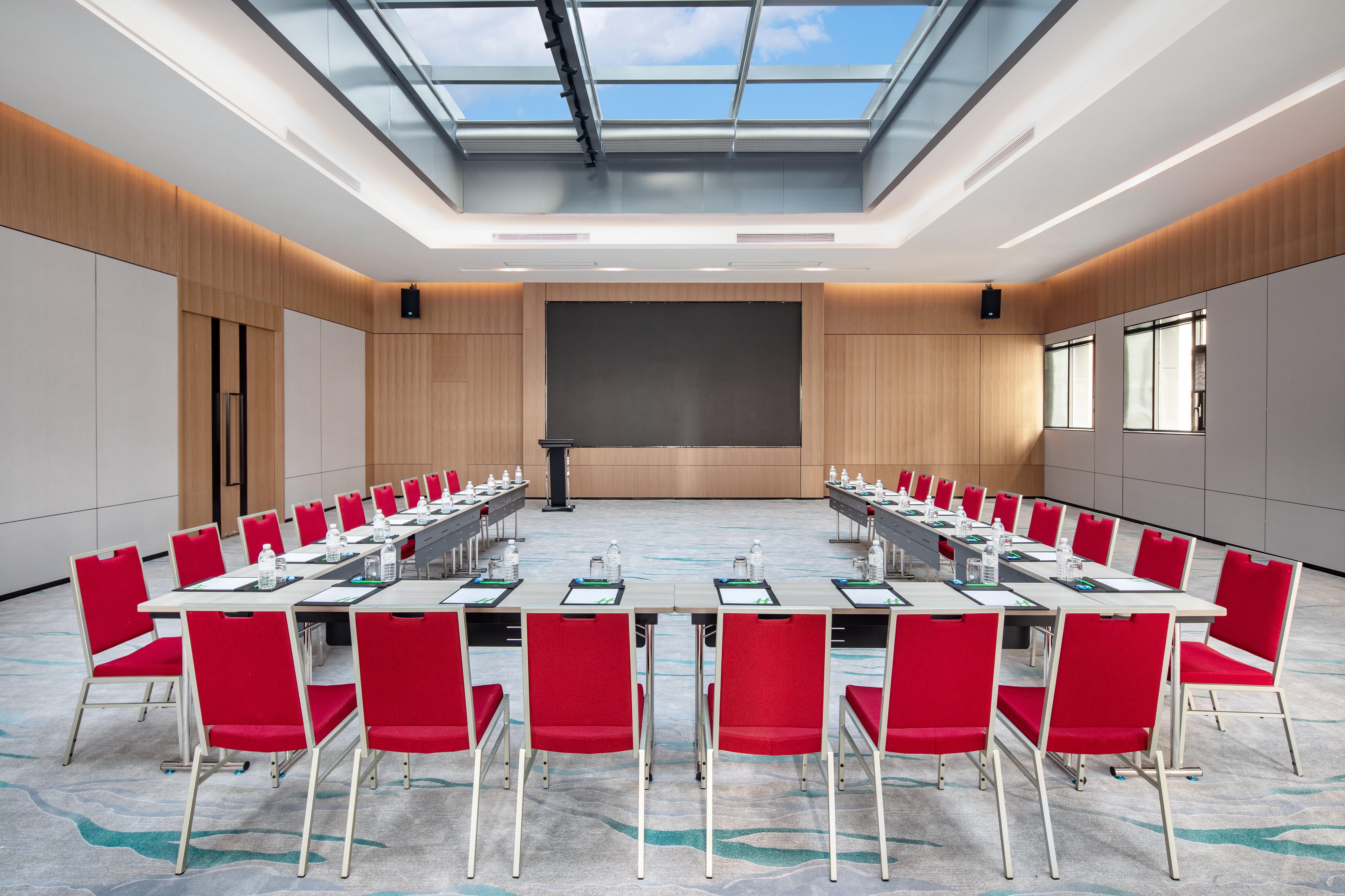 Holiday Inn Shanghai Nanjing Road 60/75