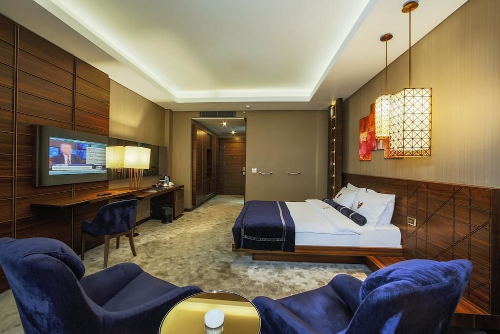Gold Majesty Hotel 37/63