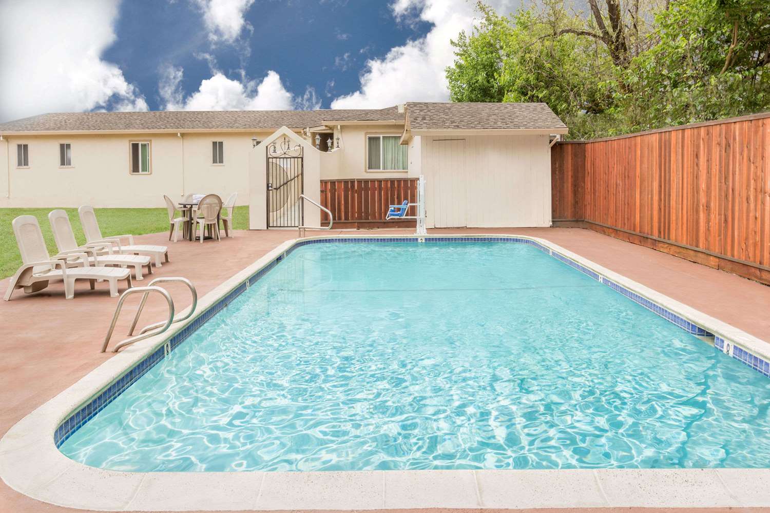 Travelodge By Wyndham Santa Rosa Wine Country 14/17