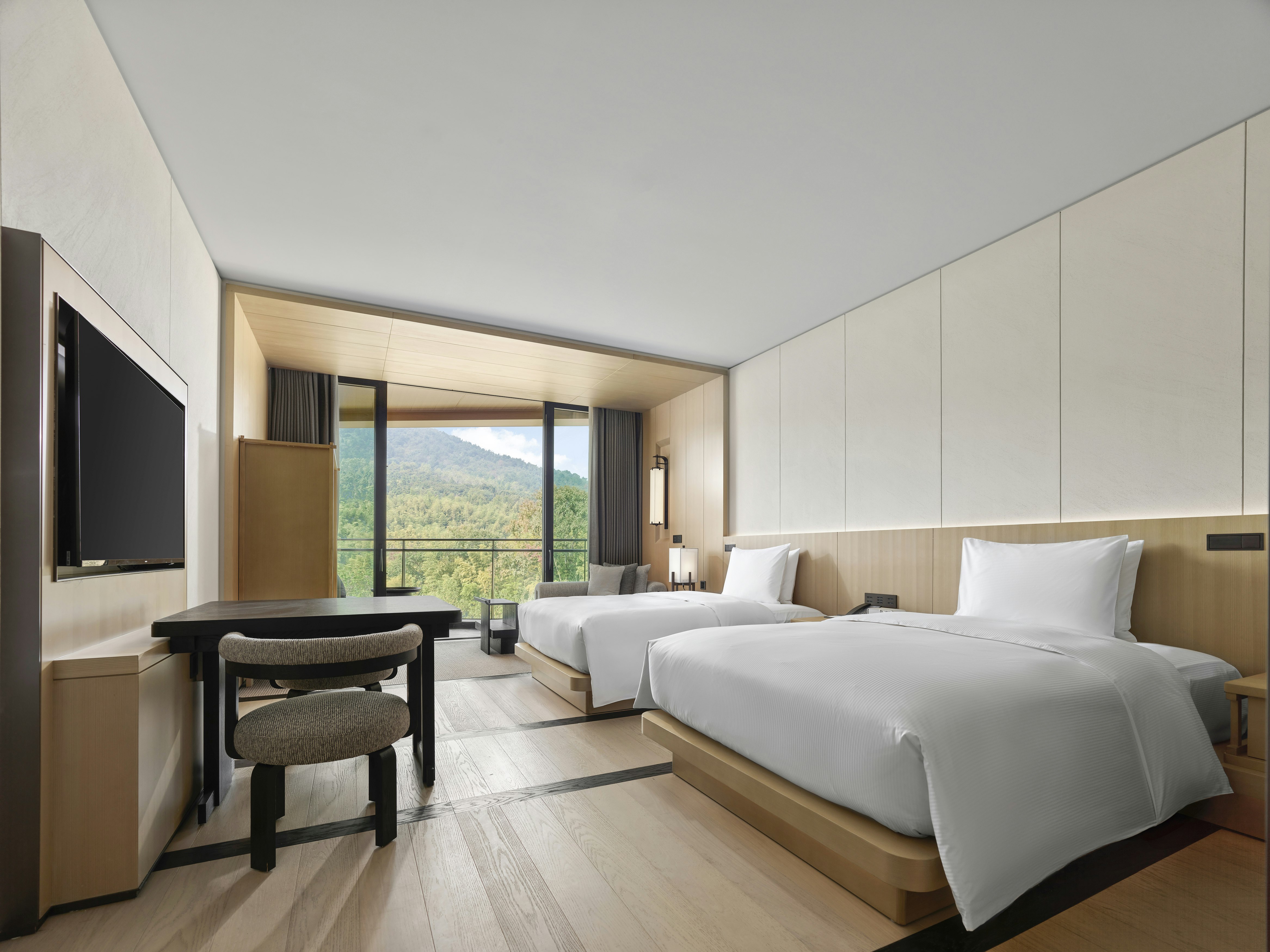 DELUXE, TWIN BEDS