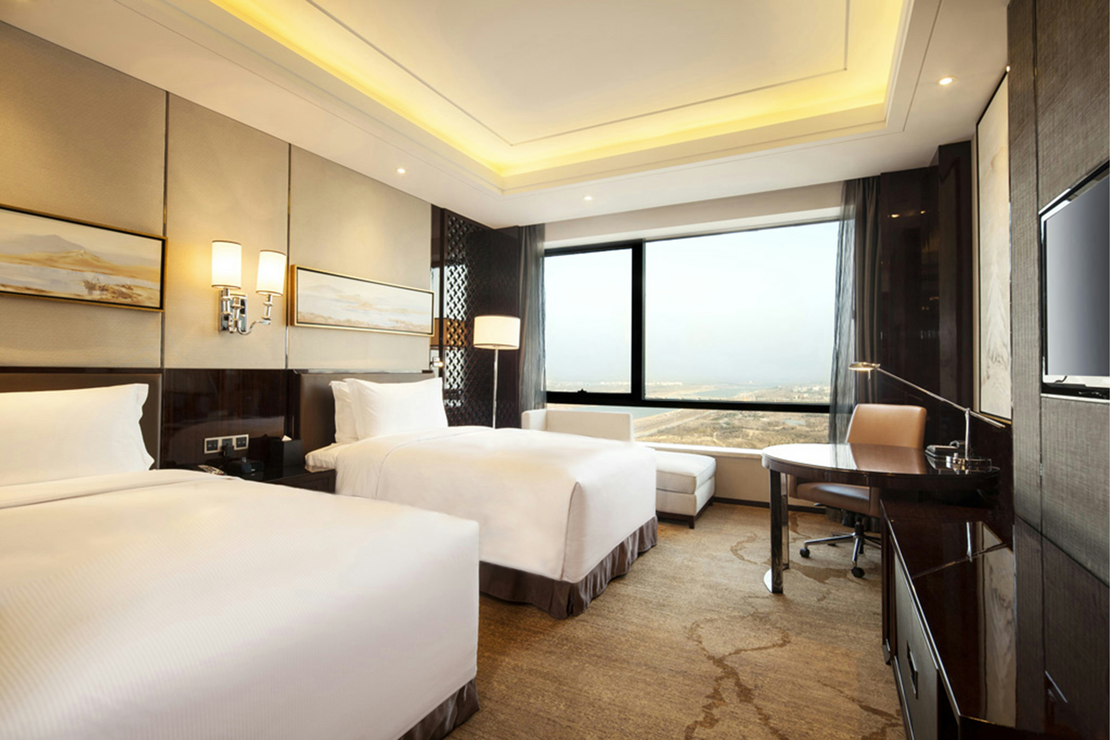 DELUXE, TWIN BEDS, LAKE VIEW