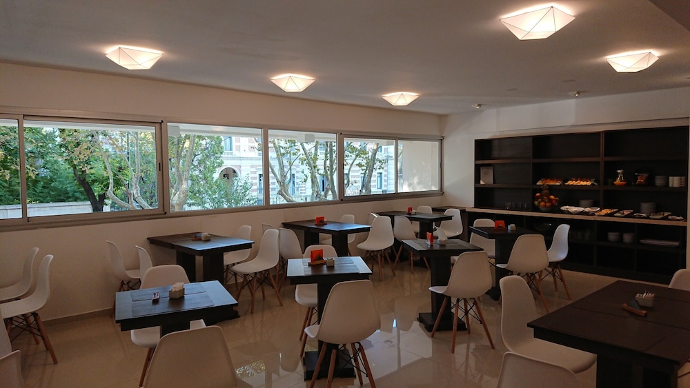 Days Inn & Suites by Wyndham La Plata 24/37