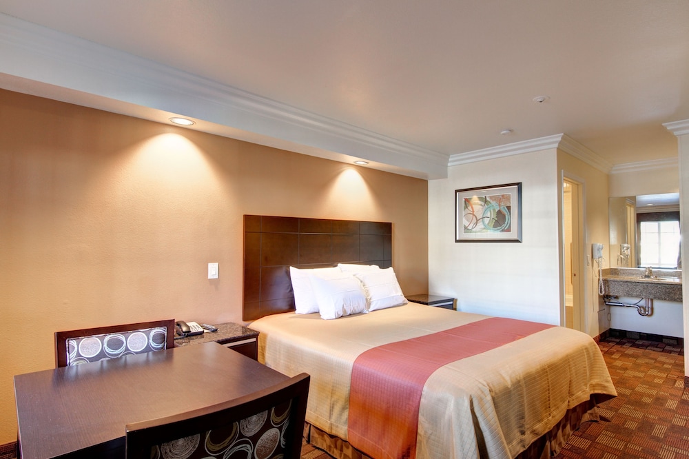 Ontario Inn & Suites 18/50