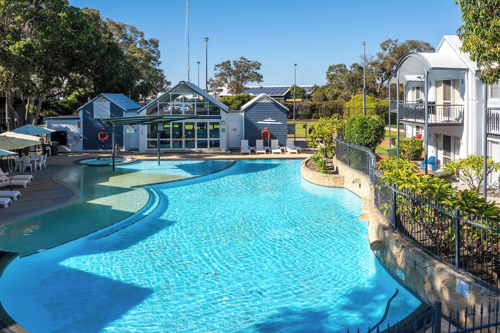 MANDURAH QUAY RESORT 66/72