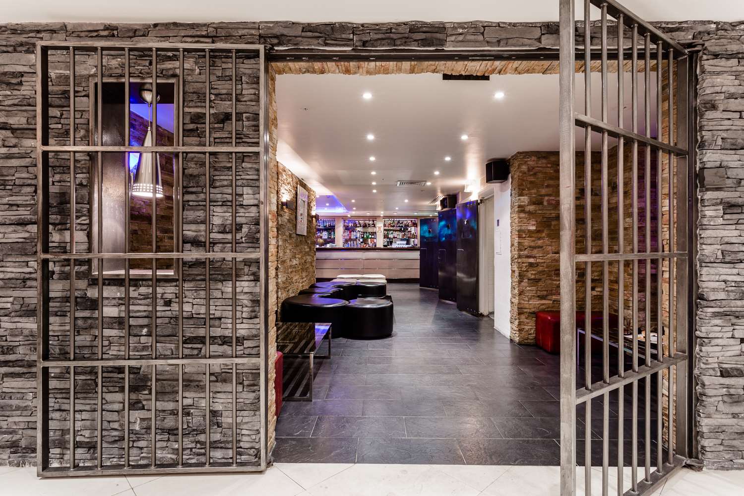 Lobby at Courthouse Hotel London, LONDON