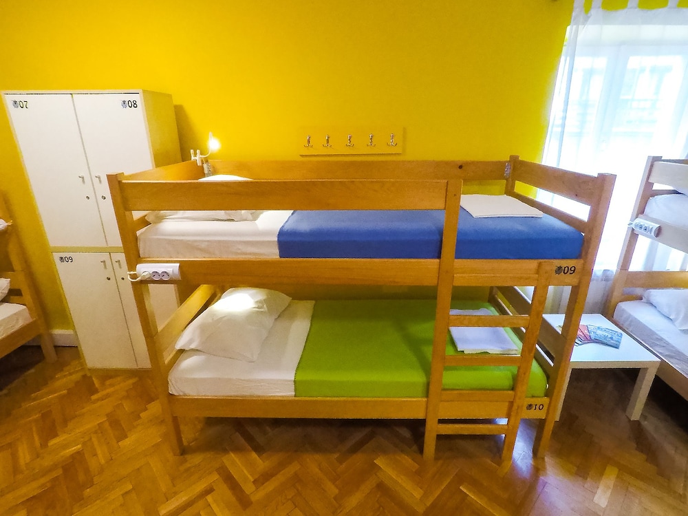 Whole Wide World Hostel & Bar 20/50