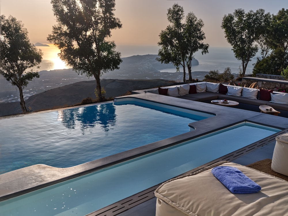 SANTORINI HEIGHTS 27/50