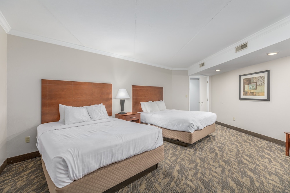 Crossroads Inn & Suites 18/68
