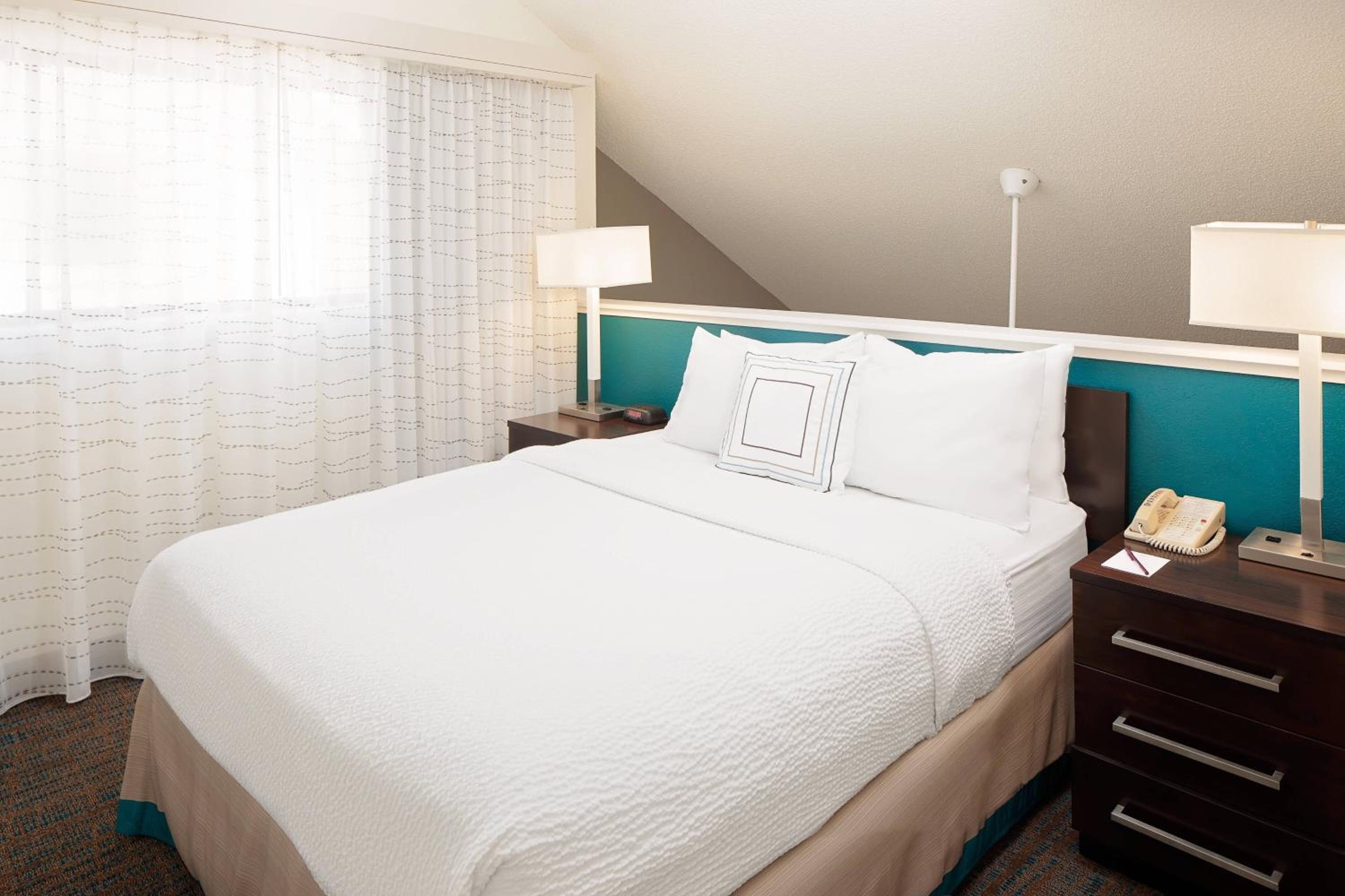 2 Bedrooms, Bi Level, Suite, 2 Bathrooms