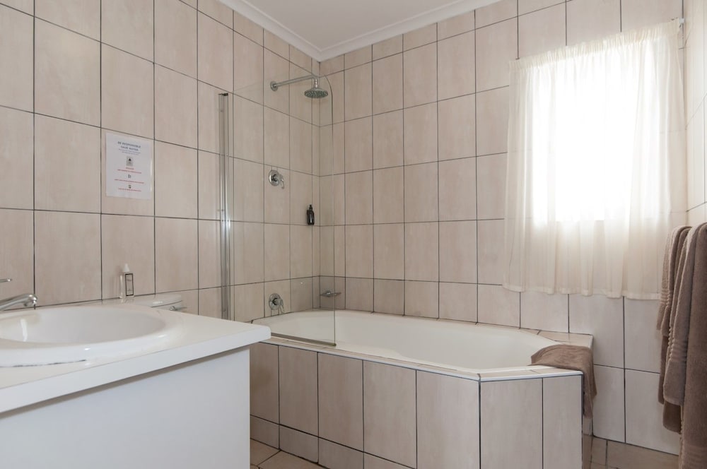 Millard Crescent Guest House 25/31