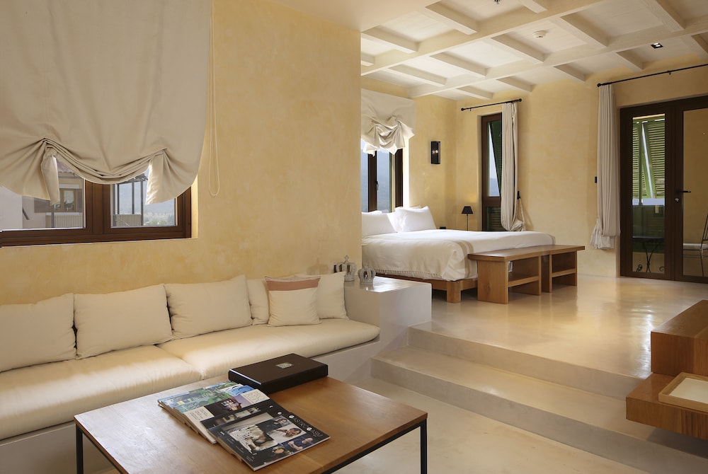 Town Square Suites By Toscana Valley 50/50