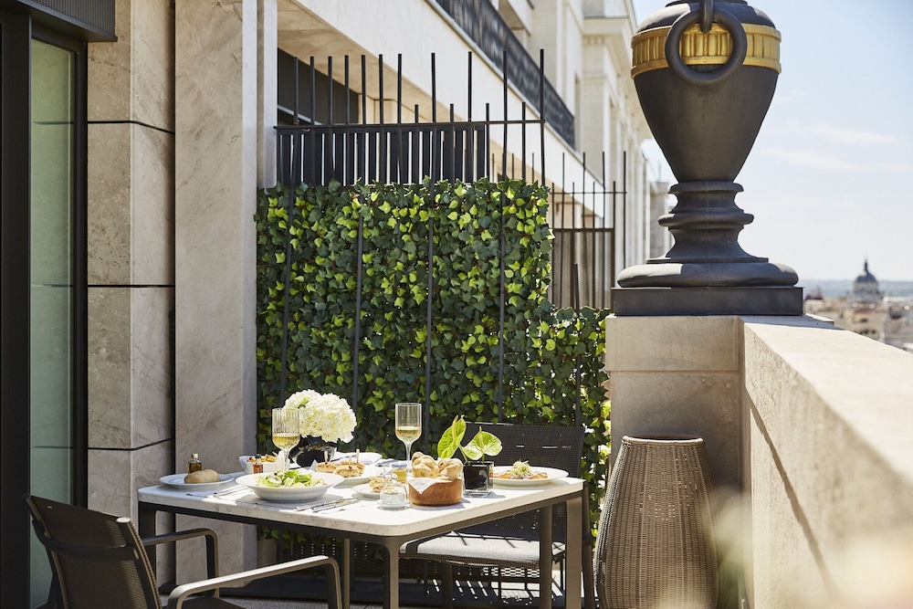 Four Seasons Hotel Madrid 65/72