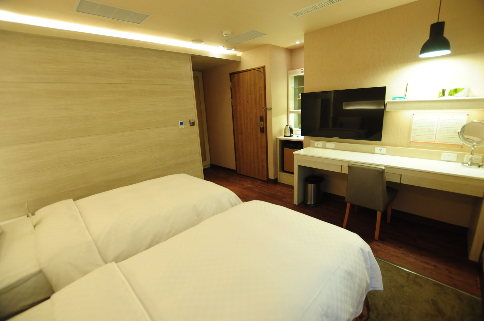 BUSINESS, TWIN BEDS